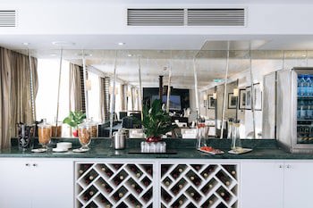 Renaissance London Heathrow Hotel