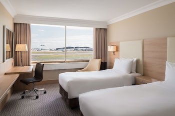 Renaissance London Heathrow Hotel