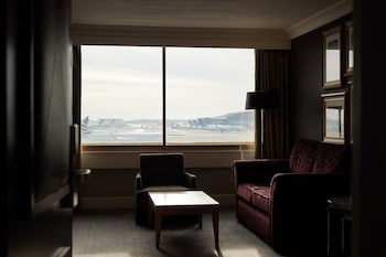 Renaissance London Heathrow Hotel