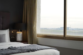 Renaissance London Heathrow Hotel