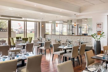 Renaissance London Heathrow Hotel
