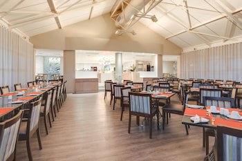 Protea Hotel By Marriott Karridene Beach