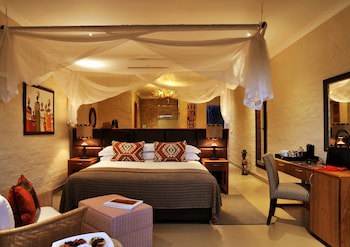 Victoria Falls Safari Club