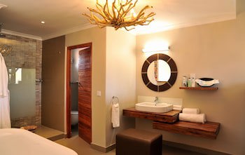 Victoria Falls Safari Club