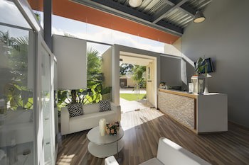 El Embajador, A Royal Hideaway Hotel