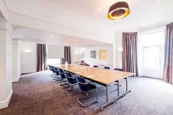 Holiday Inn Farnborough, An Ihg Hotel