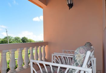 Shonlan Inn And Apartments
