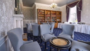 Waterton Park Hotel