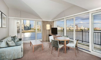 Doubletree By Hilton London - Docklands Riverside