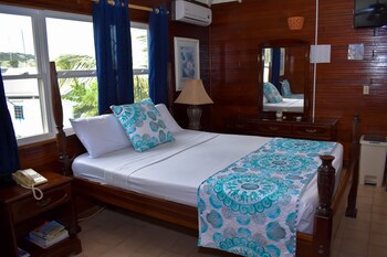 Catamaran Hotel Marina