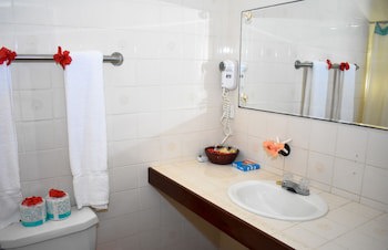 Catamaran Hotel Marina