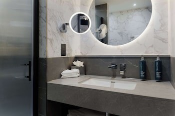 Doubletree By Hilton London Victoria