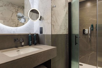Doubletree By Hilton London Victoria
