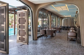 Radisson Blu Hotel & Resort, Al Ain