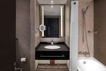Radisson Blu Hotel & Resort, Al Ain