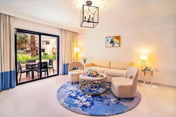 Radisson Blu Hotel & Resort, Al Ain