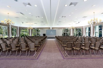 Macdonald Kilhey Court
