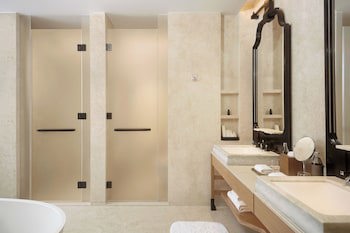 Dusit Thani Bangkok