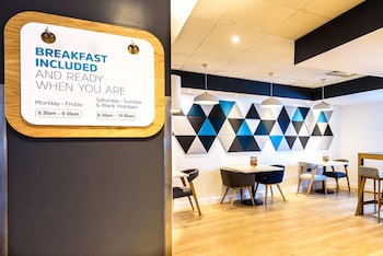 Holiday Inn Express Portsmouth - Gunwharf Quays, An Ihg Hotel