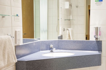 Holiday Inn Express Portsmouth - Gunwharf Quays, An Ihg Hotel