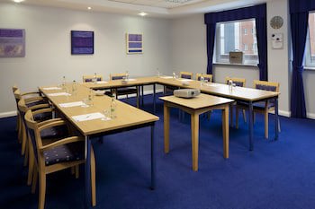 Holiday Inn Express Portsmouth - Gunwharf Quays, An Ihg Hotel