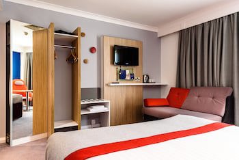 Holiday Inn Express Portsmouth - Gunwharf Quays, An Ihg Hotel
