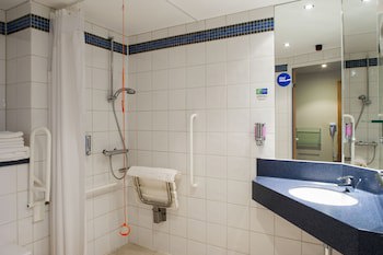 Holiday Inn Express Portsmouth - Gunwharf Quays, An Ihg Hotel