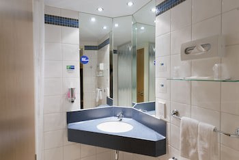 Holiday Inn Express Portsmouth - Gunwharf Quays, An Ihg Hotel