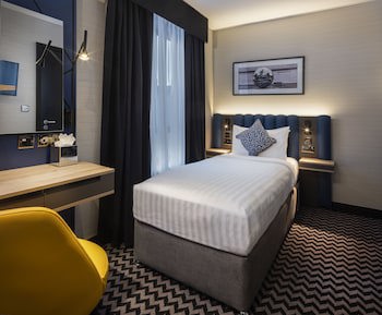 Academy Plaza Hotel