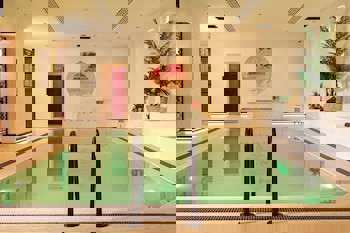 Nova Plaza Crystal Hotel & Spa