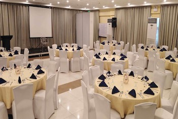 Days Hotel Iloilo