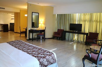Days Hotel Iloilo