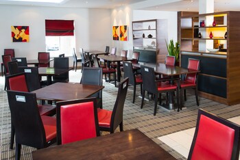 Holiday Inn Express Birmingham - Oldbury, An Ihg Hotel