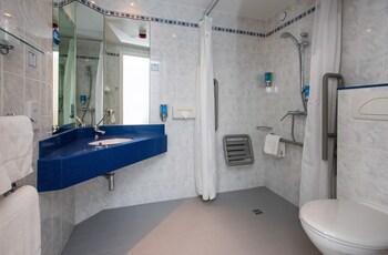 Holiday Inn Express Birmingham - Oldbury, An Ihg Hotel