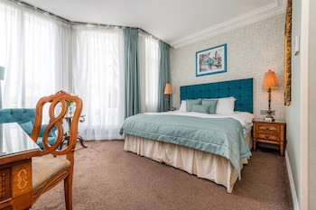 Ashburn Hotel
