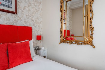 Ashburn Hotel