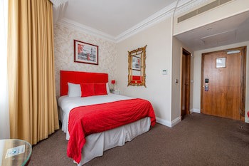 Ashburn Hotel