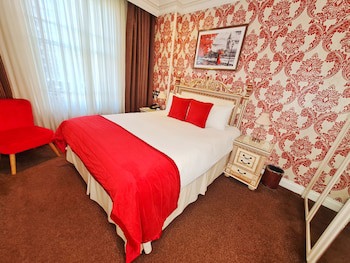 Ashburn Hotel