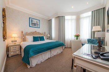 Ashburn Hotel
