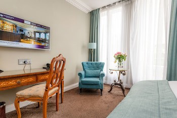 Ashburn Hotel