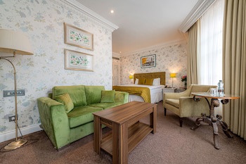 Ashburn Hotel