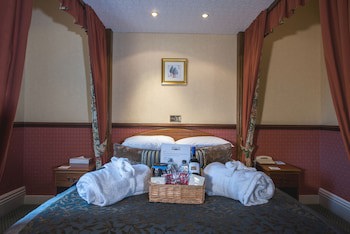 Cairn Hotel