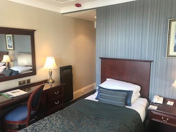 Cairn Hotel