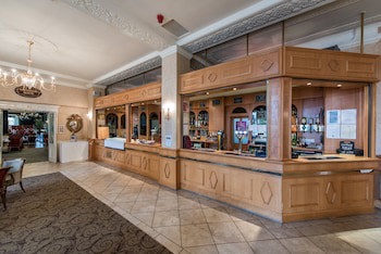 Cairn Hotel