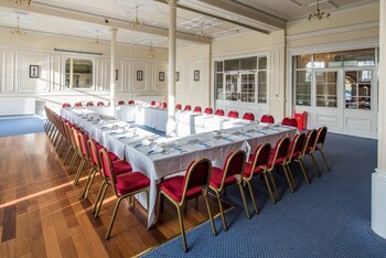 Cairn Hotel