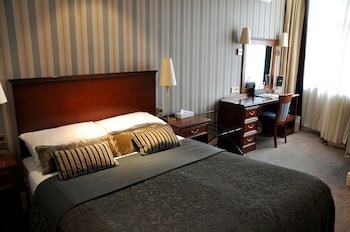 Cairn Hotel