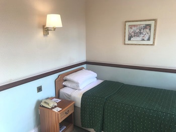 Cairn Hotel