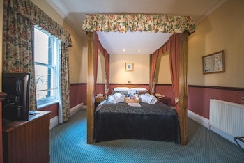Cairn Hotel