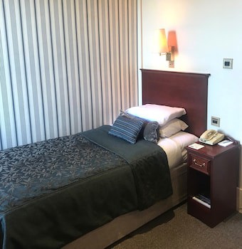Cairn Hotel