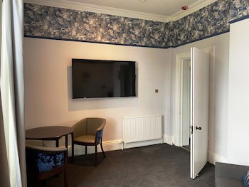 Cairn Hotel